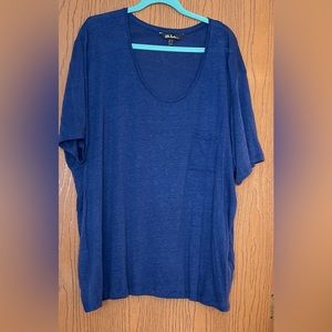 NWOT Super Cute Flattering Blue Tee Size 24-26